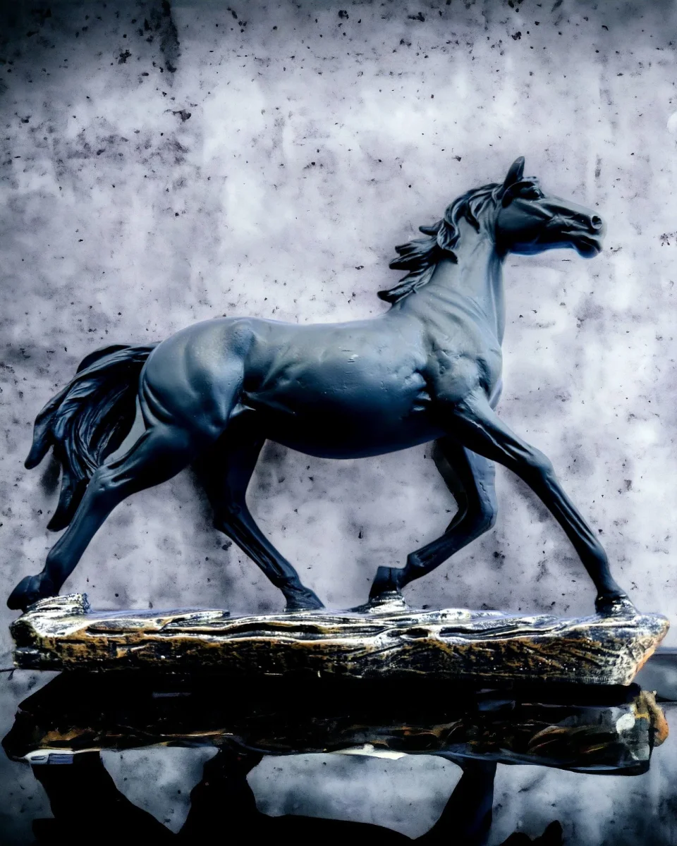 "Czarny Galop" - Elegant Hästfigur med Graveringsmöjlighet - Bild 2